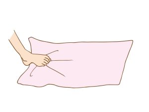 床にタオルを敷いて足指で引き寄せるタオルギャザー運動中の足元