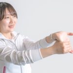 手首をストレッチしている人のイメージ